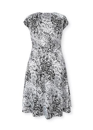 Нежное черно-белое платье с пышной юбкой7 фото