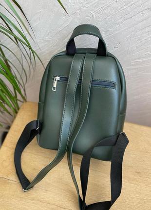 Темно-зеленый — качественный фабричный рюкзак с металлической фурнитурой, с карманом спереди (луцк, 779)2 фото