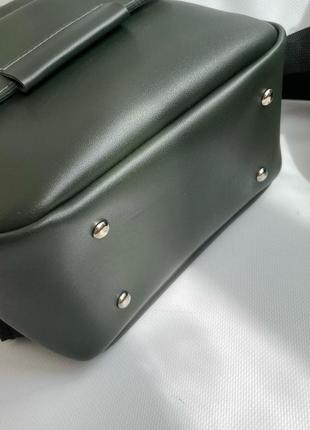 Темно-зеленый — качественный фабричный рюкзак с металлической фурнитурой, с карманом спереди (луцк, 779)6 фото