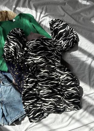 Красивое короткое платье dorothy perkins