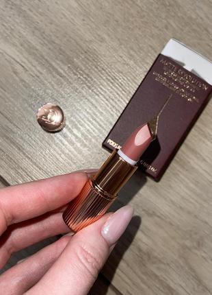 Миниатюра помада матовая charlotte tilbury matte revolution pillow talk 1.1 г