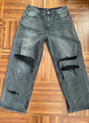 Прямые черные вареные широкие джинсы трубы с порватостями pretty little thing 14(42) uk1 фото
