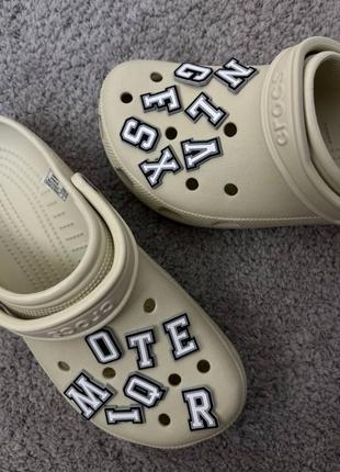 Кроксы в бежевом цвете crocs classic bone