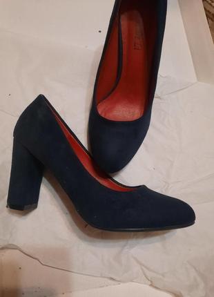 Жіночі туфлі