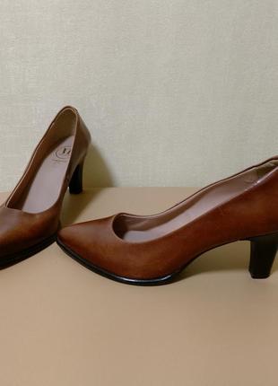 Кожаные испанские туфли.