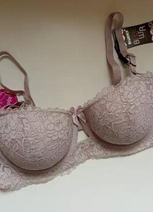Жіночий бюстгальтер, чашка в