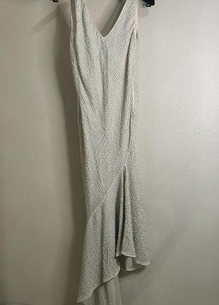 Невероятно красивое платье с хвостом с нашитыми серебряными поетками 🌸