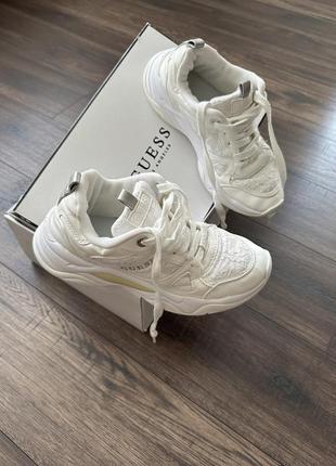 Кроссовки guess