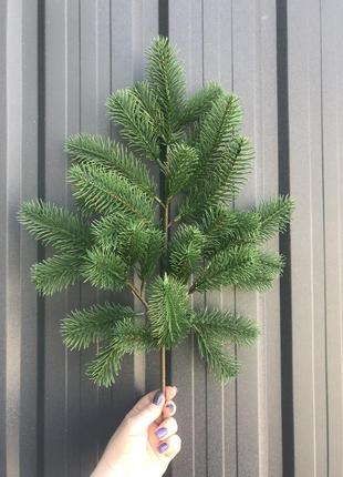 Ветка хвойная premium литая 53 см светло-зелёная (упаковка 16 шт.)3 фото
