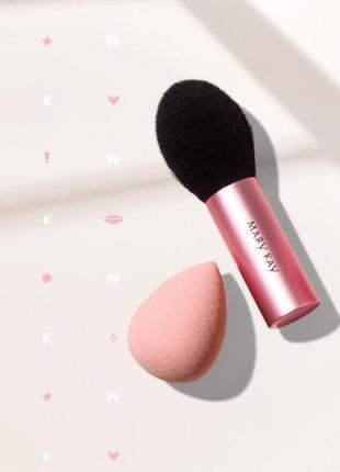 Набір з пензля для хайлайтеру та спонжу для контурингу mary kay