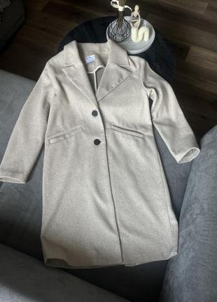 Пальто bershka бежеве