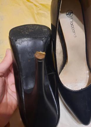 Черные лакированные туфли лодочки