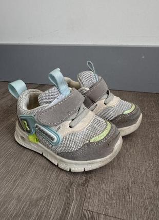 Кроссовки для малыша 19