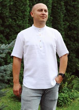 Мужская льняная рубашка на стойку белая