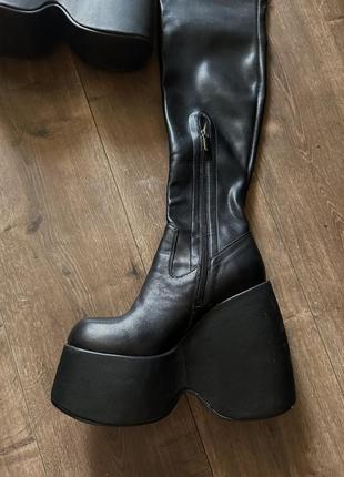 Шикарні шкіряні ботфорти на платформі