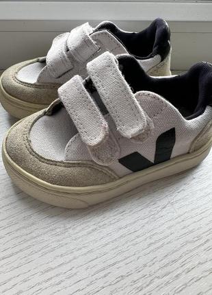 Кросівки veja
