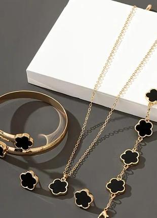 Комплект украшений клевер с двумя браслетами подвеской серьгами podarkus бижутерия...