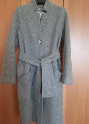 Сіре пальто