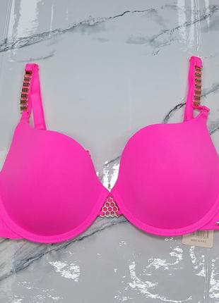 Жіноча білизна.