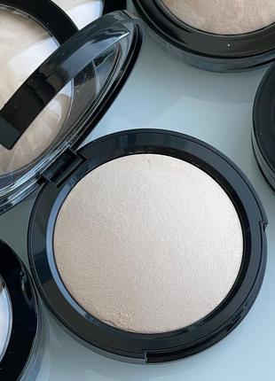 Запечена фінішна пудра з невагомим легким покриттям sephora microsmooth multi-tasking baked face powder (05 porcelain) 8 g