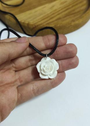 Чокер на шию бусина троянда біла прикраса на шию2 фото