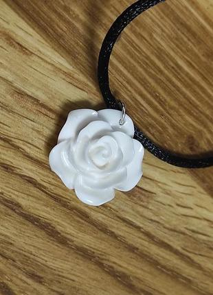 Чокер на шею бусина роза белое украшение на шею3 фото