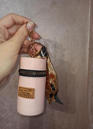 Стильный аксессуар брелок на сумку, для мелочей