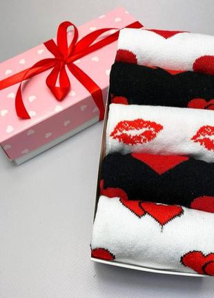 Чоловічі  шкарпетки 40-45 на 5 пар у  коробці.