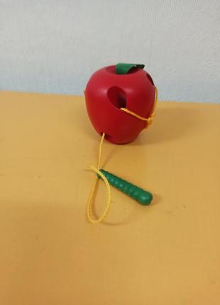 Деревянная игра-шнуровка яблочко