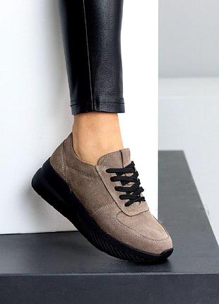 Классические женские кроссовки