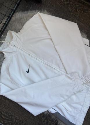 Курточка (ветровка) nike