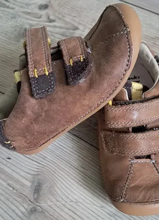 Шкіряні кросівки  clarks (р.20)