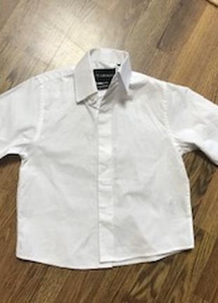 Нарядная белая рубашка  для мальчика написано  5-6лет1 фото