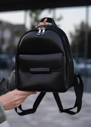 Черный — качественный заокругленный фабричный рюкзак с металлической фурнитурой, с карманом спереди(луцк, 779)