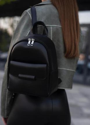 Черный — качественный заокругленный фабричный рюкзак с металлической фурнитурой, с карманом спереди(луцк, 779)2 фото