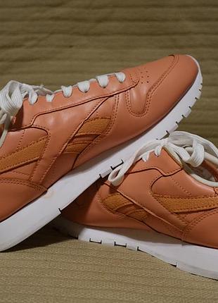 Чудові шкіряні кросівки коралового кольору reebok classic lecblack 38 1/2 р.