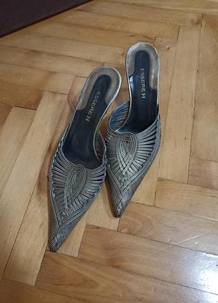 Essere шкіряні мюлі стан нових р.37,5 kitten heel