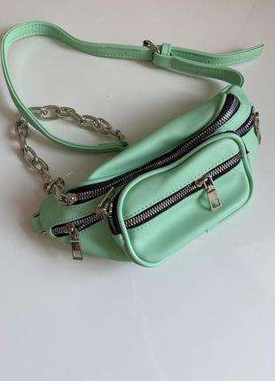 Женская бананка из экокожи мятного цвета