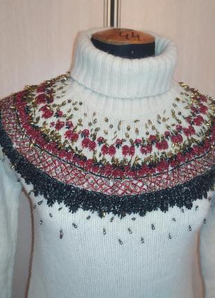 Теплий вовняний светр з ангорою. вишивка бісером