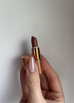 Миниатюра помада матовая charlotte tilbury matte revolution pillow talk 1.1 г4 фото