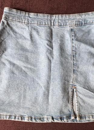 Джинсова міні спідниця з розрізом bershka