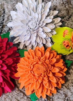 Ободок для волос с цветами из фомарана и цветы на резинке из фоамирана.