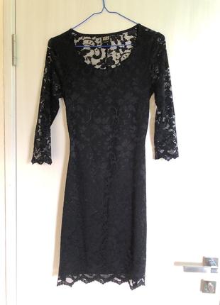 Чорна мереживна сукня з вирізом на спині3 фото