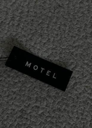 Черное мини платье с открытой спинкой от motel5 фото
