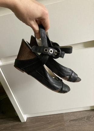 Clarks 38рр 25 см черные кожаные босоножки на танкетке