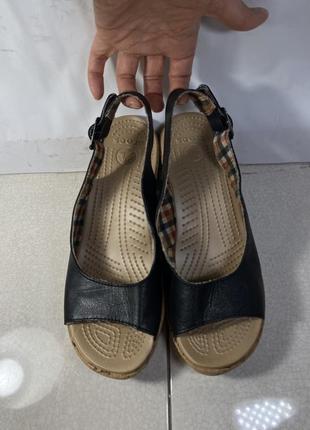 Crocs женские кожаные сандалии босоножки 39 р 25 см оригинал2 фото