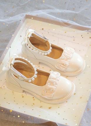 Туфельки для дівчат