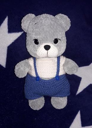 В наявності ведмедик з плюшевої ниточки