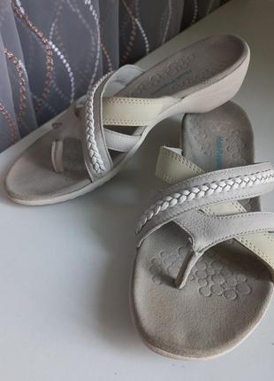 Hush puppies, шкіра