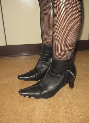 Демисезонные ботинки на каблуке.